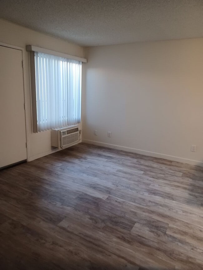 Photo - Commerce-10319