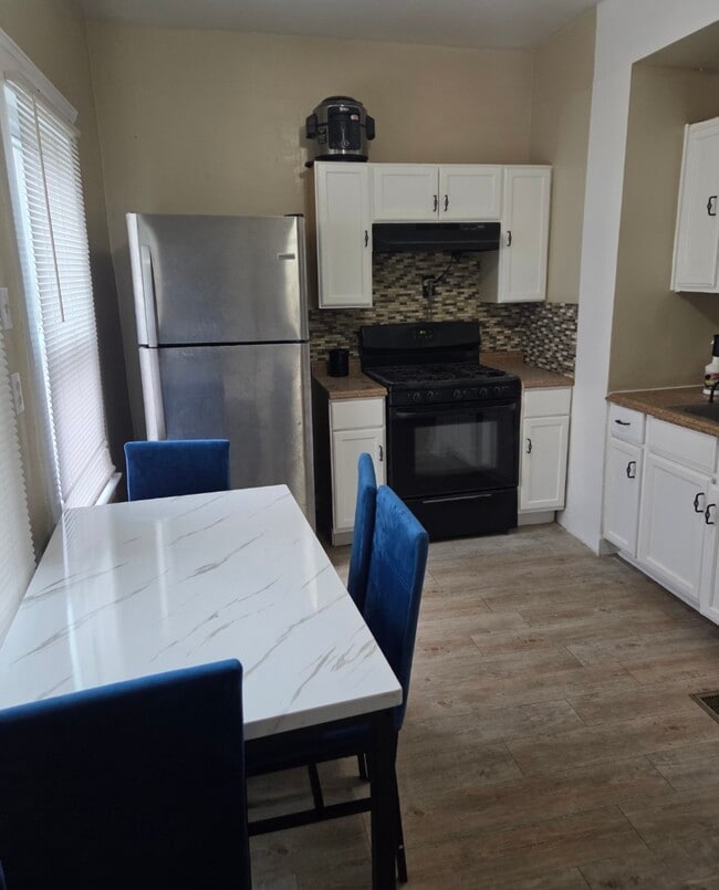 Photo - 11512 Ashbury Ave