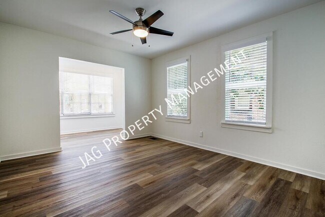 Photo - 2892 College St Unit 2892-2