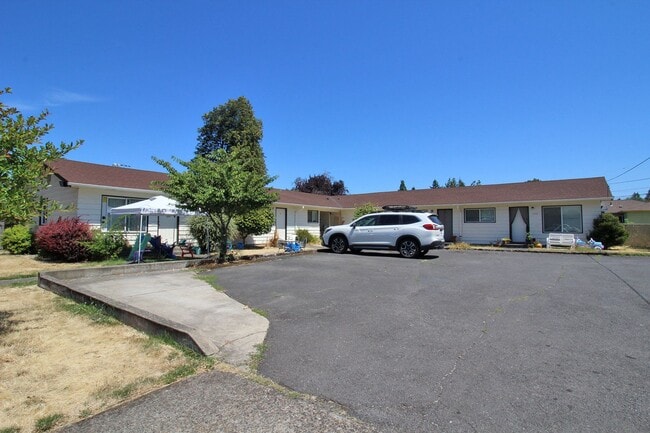 Building Photo - 2208-2208 NE 80th Ave Rental