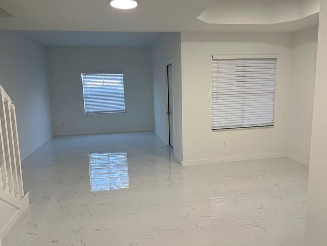 Photo - 4914 White Mangrove Way E