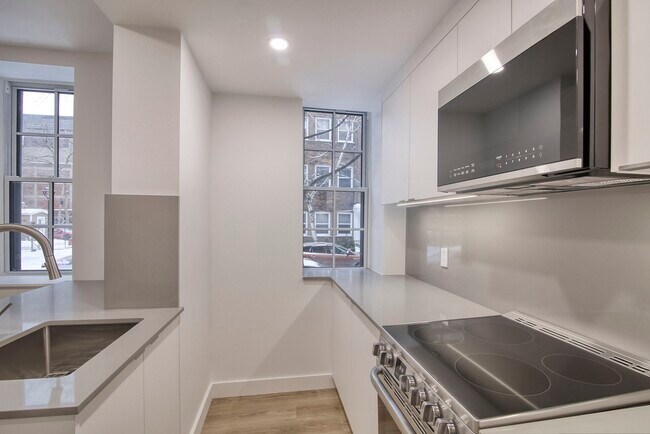 Photo - 3421 Rue Durocher Unit 103