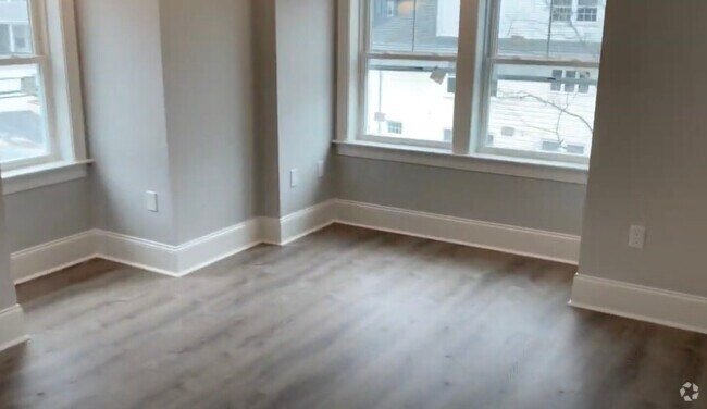 Building Photo - 128 Kenrick St Rental
