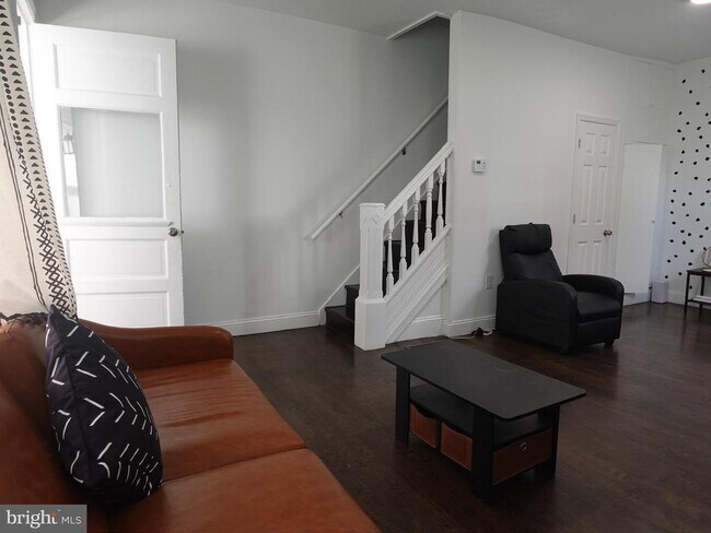 Photo - 6139 Larchwood Ave