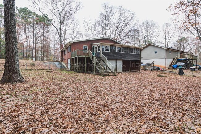 Photo - 2213 Davis Rd SW