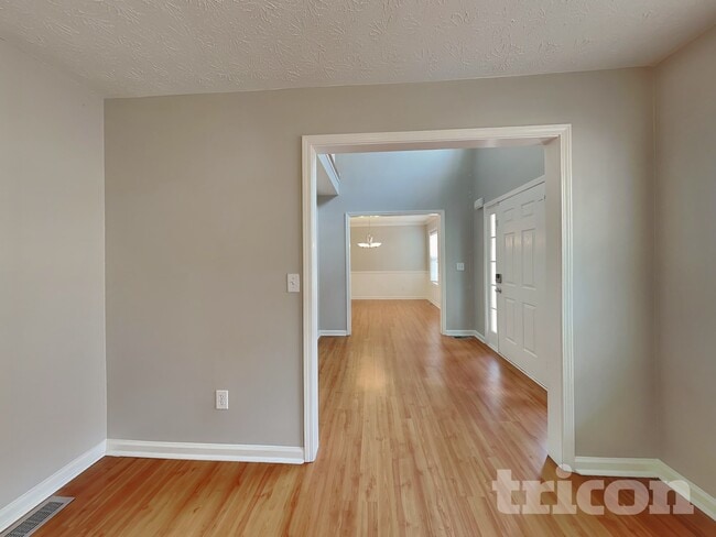 Photo - 1931 Amherst Ct SE