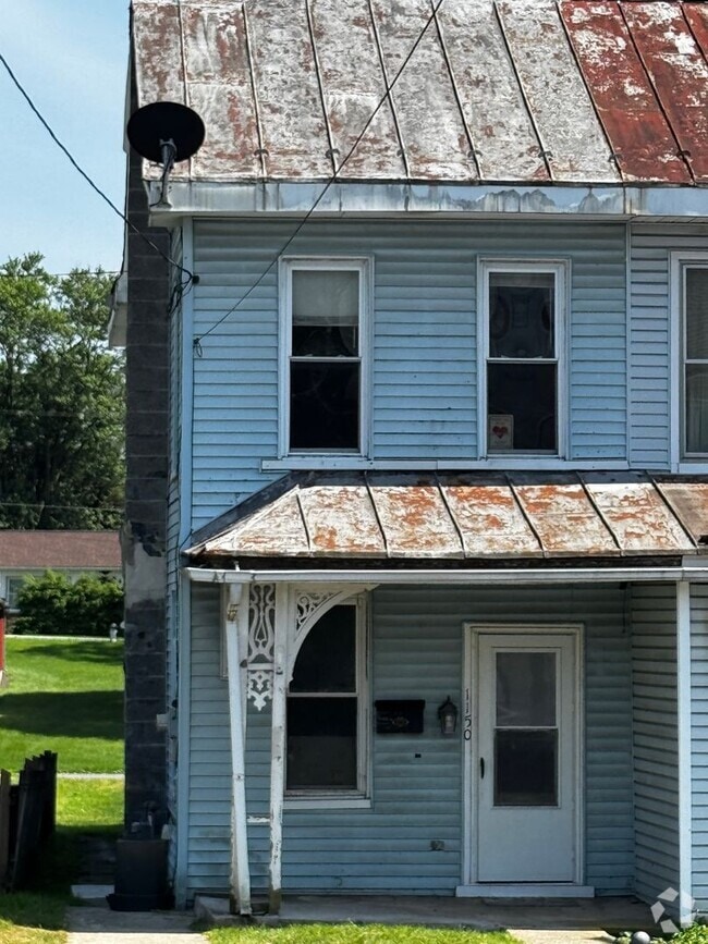 Building Photo - 2 Bdrm, 1 Bath Half House