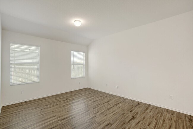 Photo - 190 Crystal River Rd