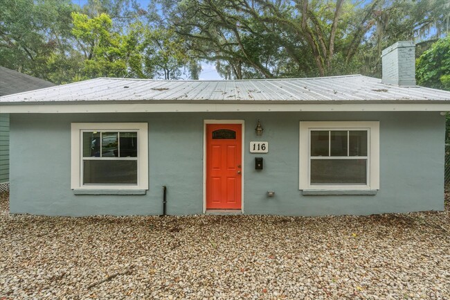 Newly Renovated 2 Bedroom House in Center ... - Newly Renovated 2 Bedroom House in Center ...