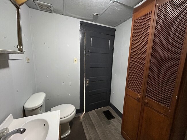 Photo - 907.5 Jewell-