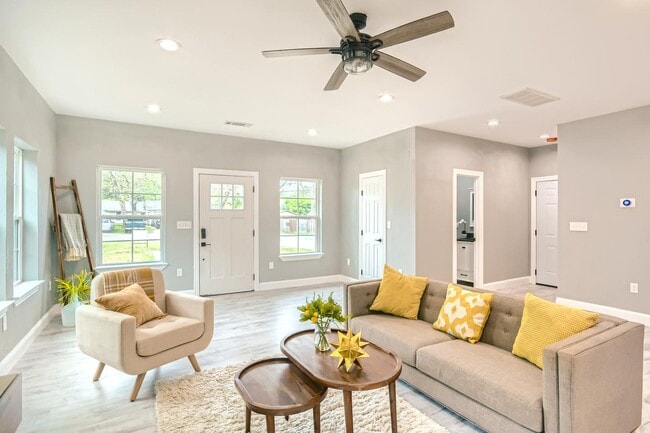 Photo - North Oak Cliff home 2 miles from Bishop A...