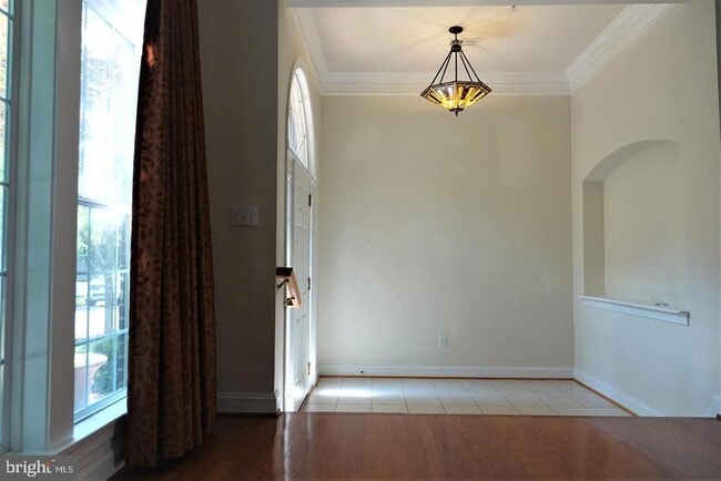 Building Photo - 1115 Crestfield Dr
