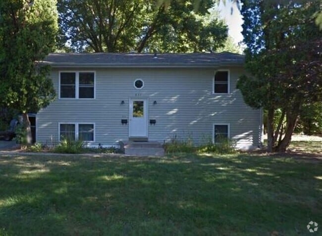 Building Photo - 837 1/2 N Summit St - Top Unit Rental