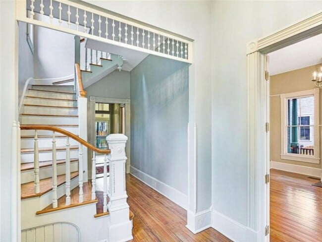 212 W 40th St