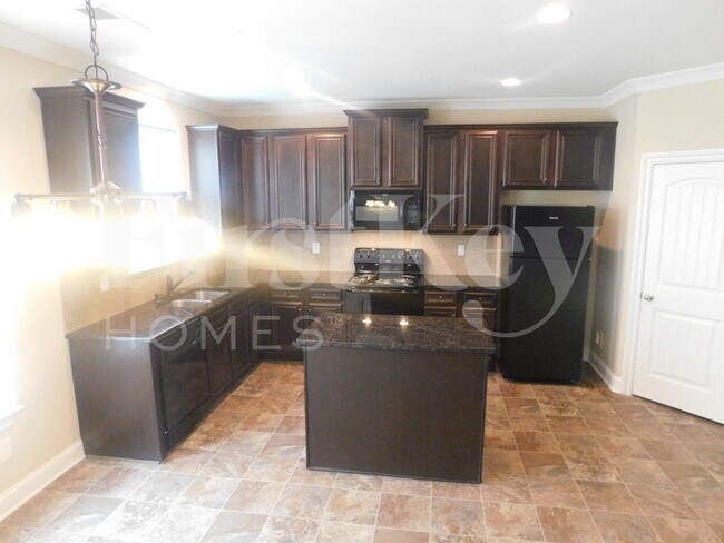 Photo - 610 Leitrim Way