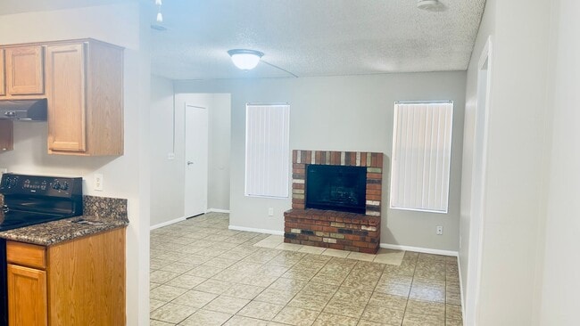 Photo - MOVE IN SPECIAL! Updated 2 Bed/2 Bath Cond... Unidad 1167