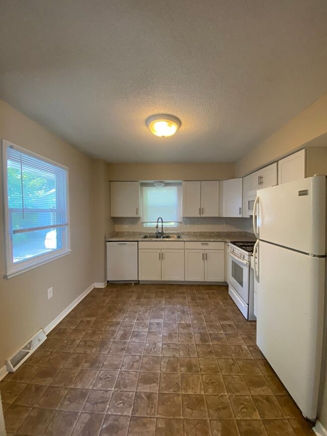 Photo - Three Bed, One Bath!