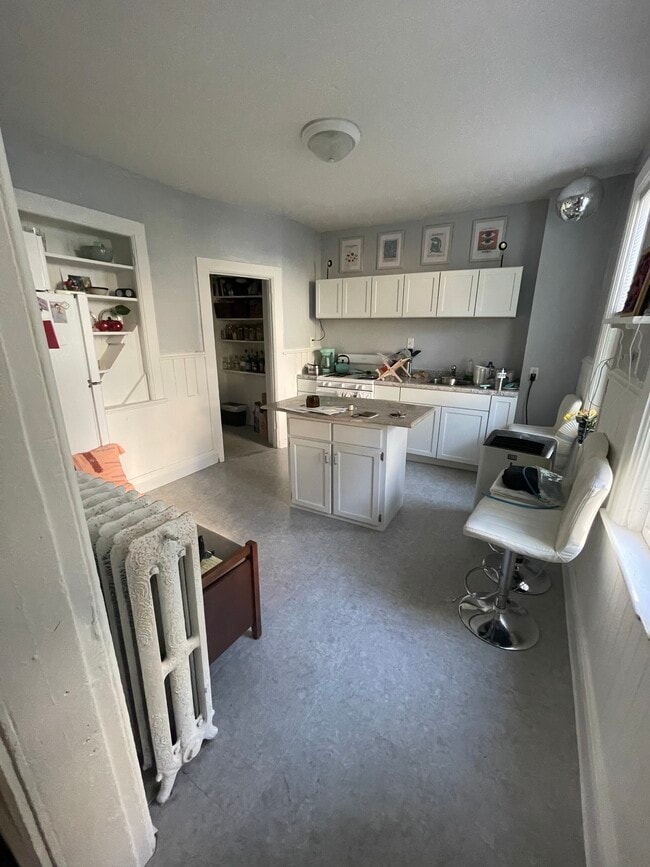 Photo - 1928 Feronia Ave