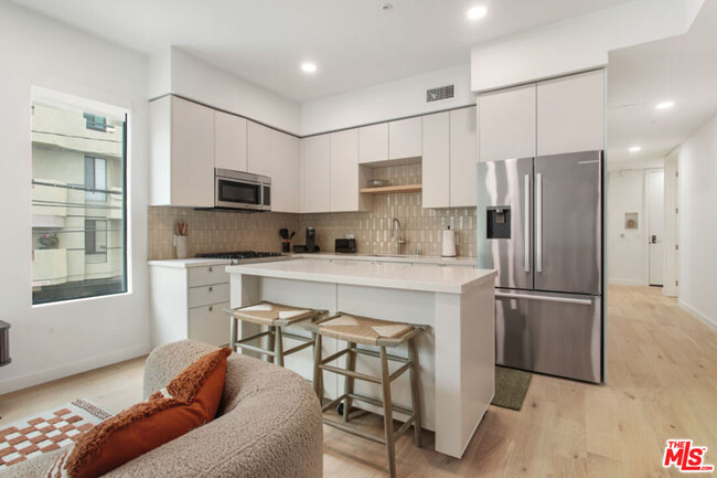 Building Photo - 10310 Santa Monica Blvd Unit 305 Rental