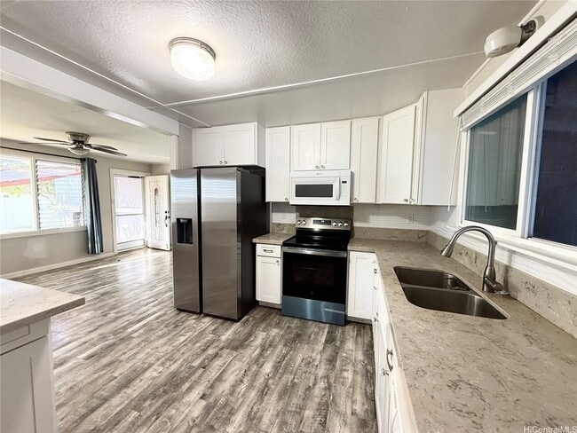 Building Photo - 68-226 Au Street Unit Lower Rental
