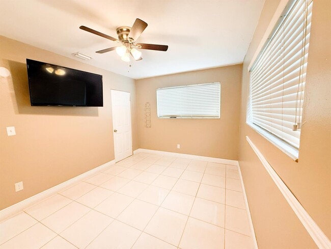 Photo - 19731 NW 4th Ave