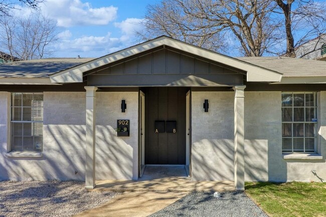 Photo - 902 Jessie St