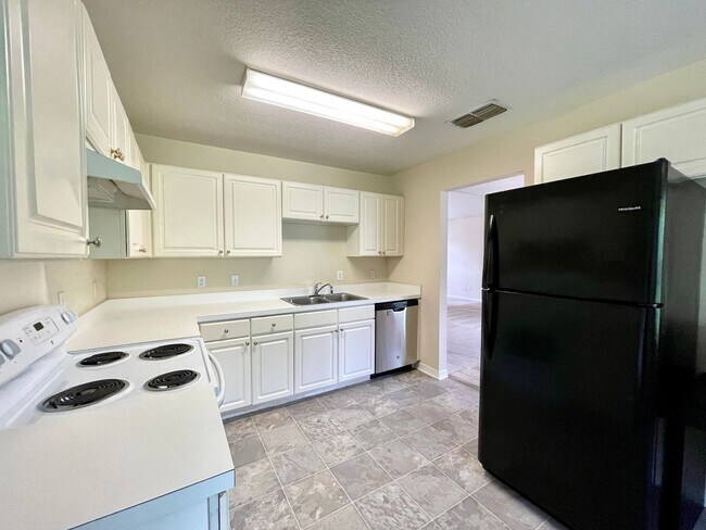 Photo - LARGE AND SPACIOUS 4/3 HOME IN WEDGEFIELD GOLF COURSE COMMUNITY