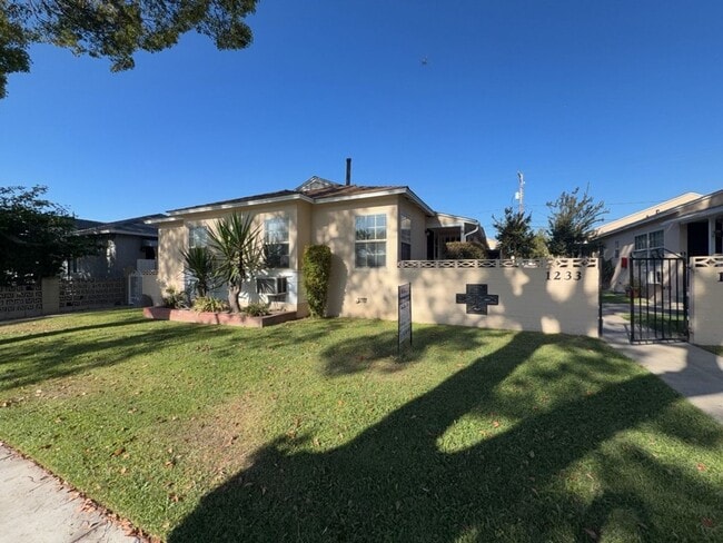 Building Photo - 517 Unit A