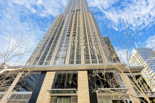 Building Photo - 11 Yorkville Ave Unit 2112