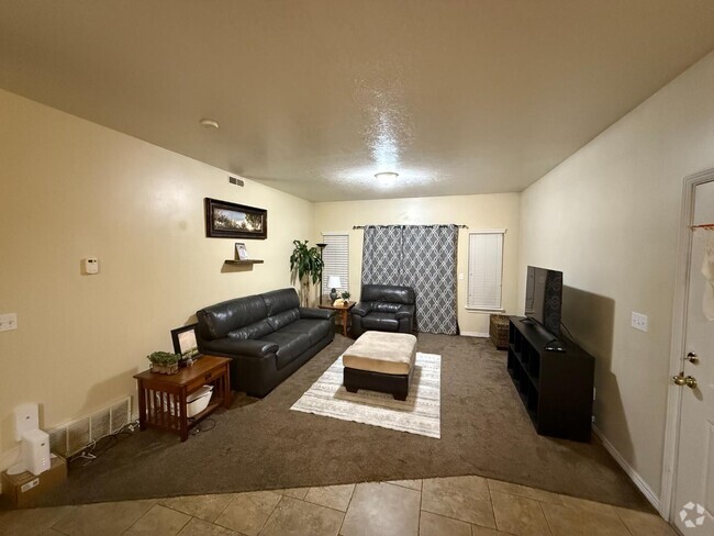 Building Photo - 345 N Seven Peaks Blvd Rental