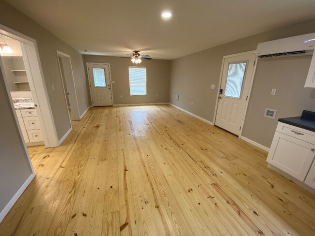 80 Redwood Ln