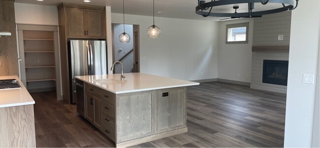 Photo - 2135 N Klemmer Ave