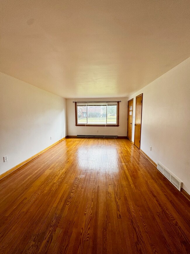 Living Room - 778 Maple St Unit 780