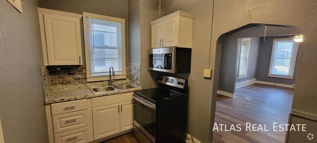 Building Photo - Open and updated 1 bedroom 1 bathroom apar... Unit 4 Rental