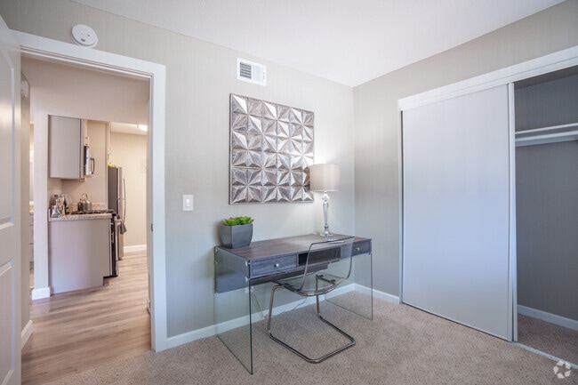 2BR, 1BA - Cascade - Bedroom