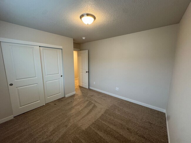Photo - Spacious 3 Bedroom – Move-In Ready Brand n... Casa