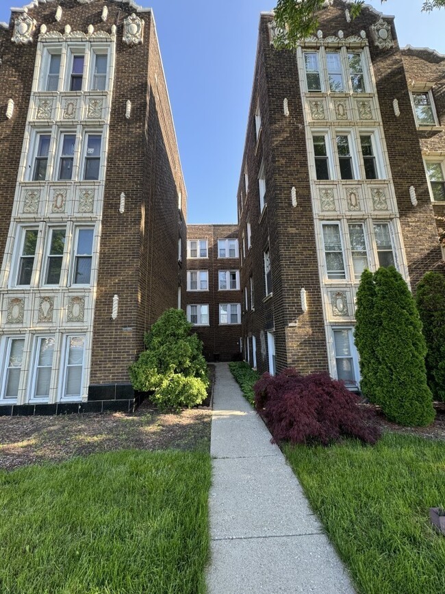 Building Photo - 2838 W Addison St Unit G Rental