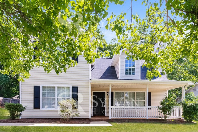 Building Photo - The living is easy in this 3 bedroom, 2 bathroom home