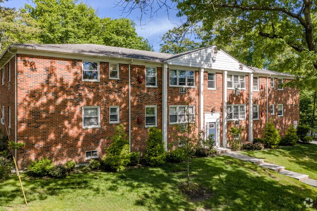 Meadowbrook Garden Apartments - Meadowbrook Gardens