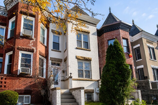 Photo - 2811 11th St NW Unidad A
