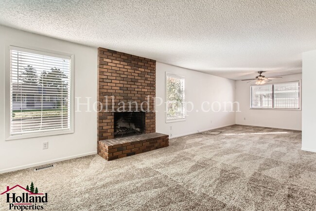 Photo - Beautifully Duplex in Desirable Northwest Portland Available For You! BEST NEW PRICE $1,995 and R...