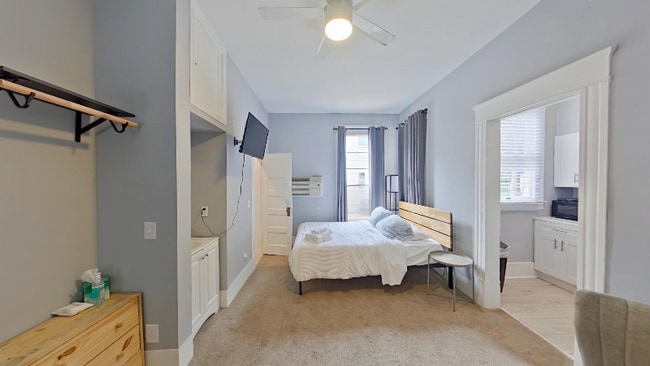Building Photo - 41 E 4th St Rental
