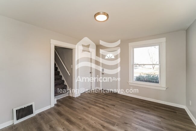 Photo - 1715 Albert St