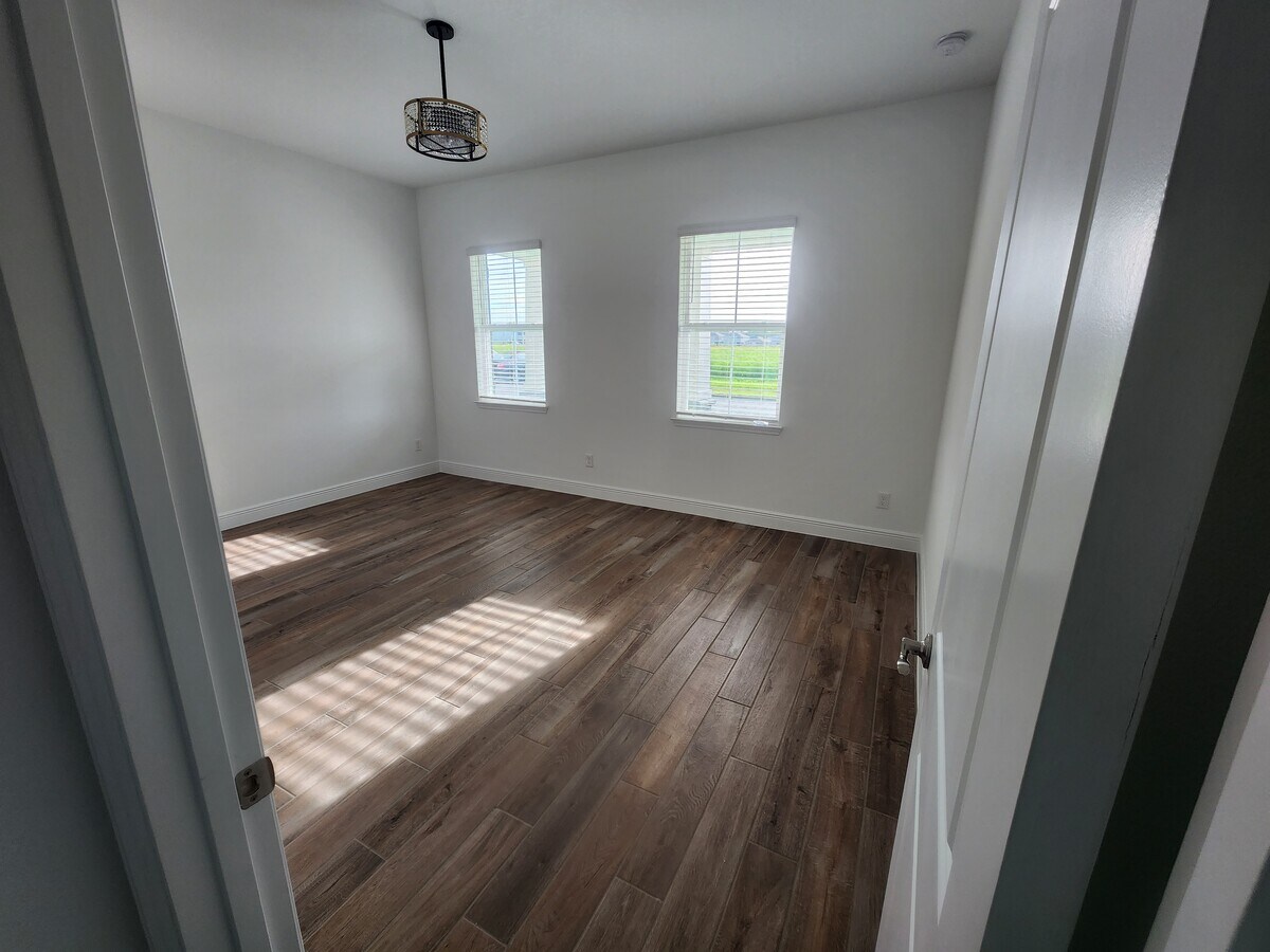 Photo - 732 Middleton St