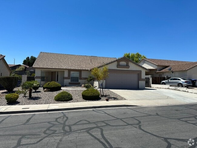 Building Photo - Henderson!! Solar Panels!! Tankless Hot w... Rental