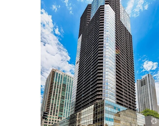Building Photo - 10 E Ontario St Unit 1301 Rental