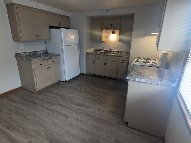 Photo - 4370 N 28th St Unit Upper