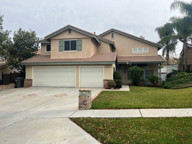 Photo - Beautiful 4 Bedroom Home with Solar, Spacious Yard & 3-Car Garage