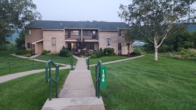 Building Photo - 184 Ridgeview St Unit 203