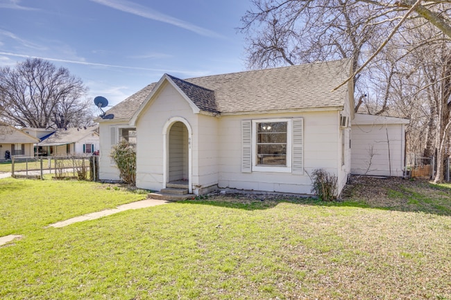 Photo - 901 N Howeth St